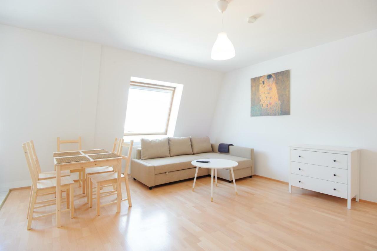 Central Living Apartments - Rathaus Вена Экстерьер фото