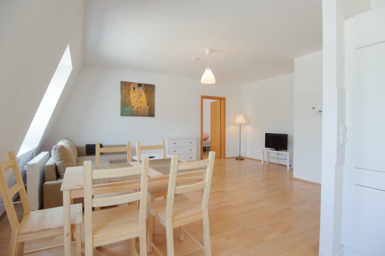 Central Living Apartments - Rathaus Вена Экстерьер фото
