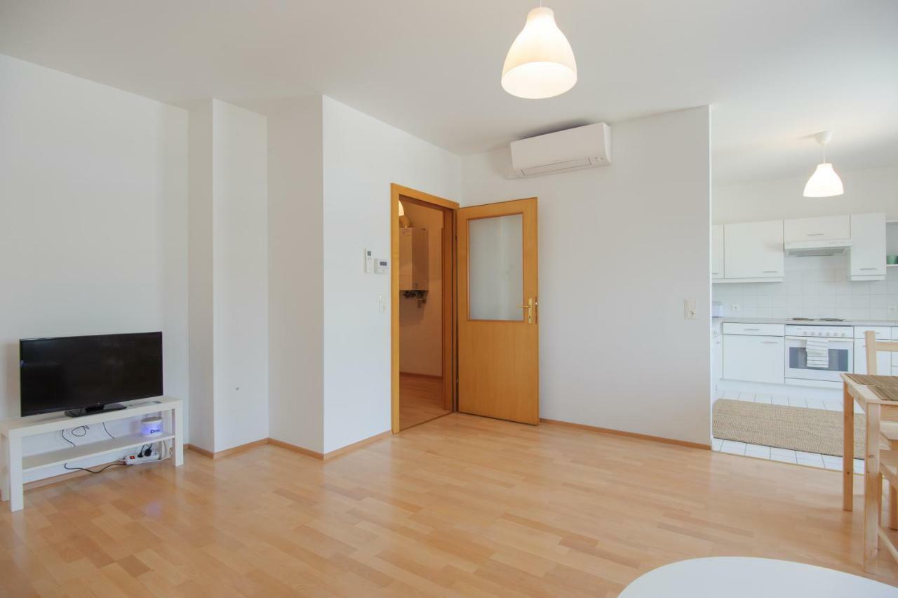 Central Living Apartments - Rathaus Вена Экстерьер фото